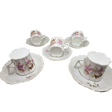 Afbeelding in Gallery-weergave laden, Ensemble de 5 tasses à café et sous-tasses en porcelaine à décor d&#39;oiseaux et de fleurs de lilas, Belle Époque, 1890-1910 Le Charme des Violettes - Brocante en ligne
