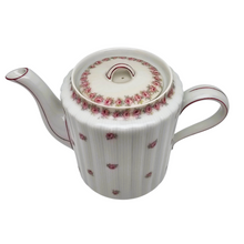 Charger l'image dans la galerie, Limoges, Haviland, Petite théière en porcelaine à  décor de roses, années 1930-1950 Le Charme des Violettes - Brocante en ligne
