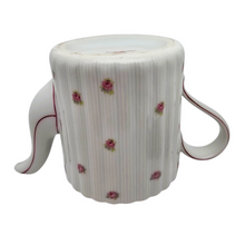 Charger l'image dans la galerie, Limoges, Haviland, Petite théière en porcelaine à  décor de roses, années 1930-1950 Le Charme des Violettes - Brocante en ligne
