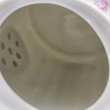 Charger l'image dans la galerie, Limoges, Haviland, Petite théière en porcelaine à  décor de roses, années 1930-1950 Le Charme des Violettes - Brocante en ligne
