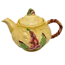 Charger l&#39;image dans la galerie, Carlton Ware, théière en barbotine anglaise colorée au décor de digitale, années 1935-1950
