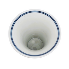 Load image into Gallery viewer, Vase en porcelaine Hutschenreuther au décor “Zwiebelmuster” – Allemagne, vers 1960–1980 Le Charme des Violettes - Brocante en ligne
