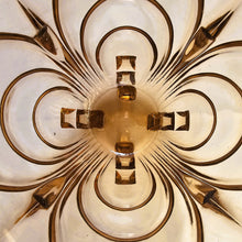 Afbeelding in Gallery-weergave laden, Vase Art déco Walther &amp; Söhne, Modèle Irene, en verre rose ambré avec pique-fleurs, années 1930 Le Charme des Violettes - Brocante en ligne
