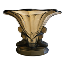 Charger l&#39;image dans la galerie, Walther &amp; Söhne, modèle Windsor. Vase Art déco d&#39;époque.
