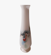 Charger l&#39;image dans la galerie, Vase en verre opalin blanc vintage
