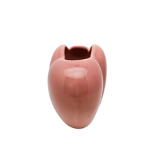 Load image into Gallery viewer, Vase vintage en céramique rose poudré – Forme cœur double, années 1950-1970 Le Charme des Violettes - Brocante en ligne
