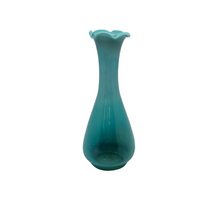 Charger l&#39;image dans la galerie, Vase corolle vintage en verre opalin turquoise
