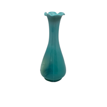 Charger l&#39;image dans la galerie, Vase corolle vintage en verre opalin turquoise
