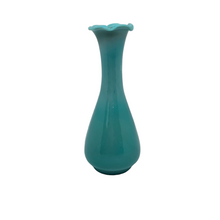 Charger l&#39;image dans la galerie, Vase corolle vintage en verre opalin turquoise
