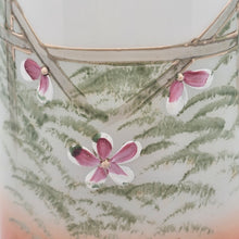 Charger l'image dans la galerie, Vase Art nouveau en opaline peinte à décor de jeune femme et fleurs, vers 1900 Le Charme des Violettes - Brocante en ligne
