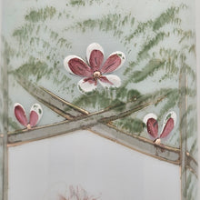 Charger l'image dans la galerie, Vase Art nouveau en opaline peinte à décor de jeune femme et fleurs, vers 1900 Le Charme des Violettes - Brocante en ligne
