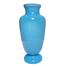 Charger l&#39;image dans la galerie, Grand vase en opaline bleue à décor d’oiseaux, vers 1885-1910 Le Charme des Violettes - Brocante en ligne
