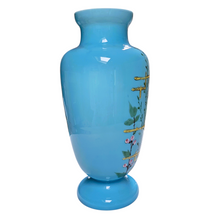Charger l&#39;image dans la galerie, Grand vase en opaline bleue à décor d’oiseaux, vers 1885-1910 Le Charme des Violettes - Brocante en ligne
