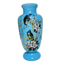 Charger l&#39;image dans la galerie, Grand vase en opaline bleue à décor d’oiseaux, vers 1885-1910 Le Charme des Violettes - Brocante en ligne
