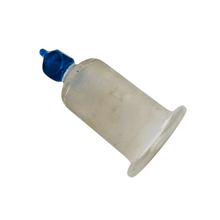 Charger l'image dans la galerie, Lot de deux ventouses médicales en verre, fin XIXᵉ – début XXᵉ siècle Le Charme des Violettes - Brocante en ligne
