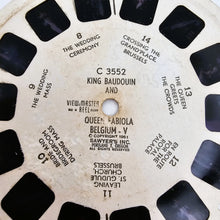 Load image into Gallery viewer, View-Master Stereo-Rama en bakélite et disque du mariage du Roi Baudouin et de la Reine Fabiola le 15 décembre 1960, années 1950-1960
