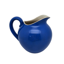 Load image into Gallery viewer, Villeroy et Boch, Pot à lait bleu et blanc, années 1950
