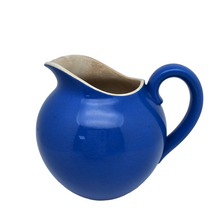 Charger l&#39;image dans la galerie, Villeroy et Boch, Pot à lait bleu et blanc, années 1950
