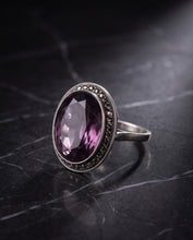 Load image into Gallery viewer, Bague Art déco en argent, marcassites et cristal violet facetté – France, vers 1930-1950 Le Charme des Violettes - Brocante en ligne
