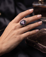 Load image into Gallery viewer, Bague Art déco en argent, marcassites et cristal violet facetté – France, vers 1930-1950 Le Charme des Violettes - Brocante en ligne
