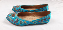 Load image into Gallery viewer, Vintage ballerinas in embroidered satin size 38
