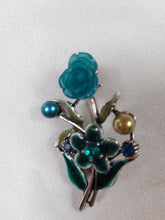 Charger l&#39;image dans la galerie, Broche vintage petite rose, émail et perles bleu pétrole
