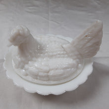 Load image into Gallery viewer, Old hen in white fair opaline
