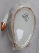 Charger l&#39;image dans la galerie, Nimy signé. Cache-pot en forme de cygne en porcelaine ancienne.

