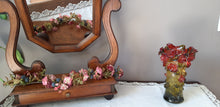 Charger l&#39;image dans la galerie, Vase de style Art Nouveau avec des roses
