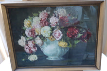 Charger l&#39;image dans la galerie, Chromo encadré : Coupe avec des roses anciennes
