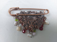 Load image into Gallery viewer, Vintage brooch in metal, enamel and pearls
