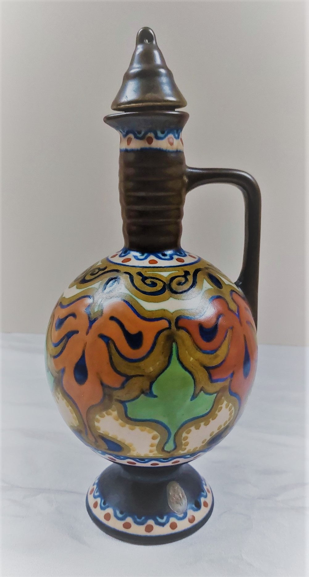 Art deco carafe in Gouda ceramic, Beek decor