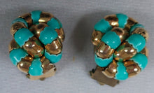 Charger l&#39;image dans la galerie, Boucles d&#39;oreilles vintage turquoises et dorées
