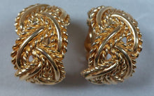 Load image into Gallery viewer, Vintage clip earrings in the shape of a ring in braided gold metal
