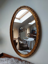 Afbeelding in Gallery-weergave laden, Vintage ovale spiegel in verguld hout (groot)

