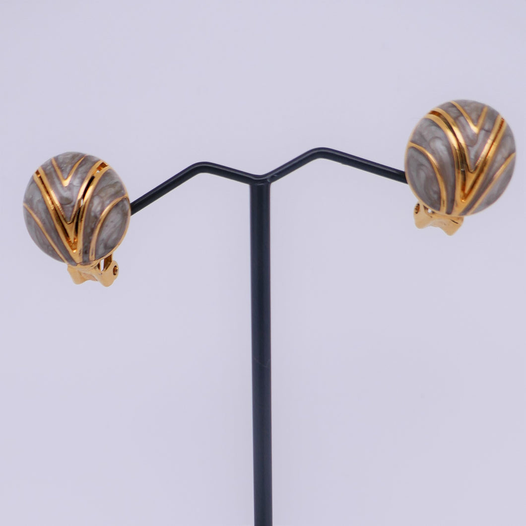 Boucles d'oreilles clips vintage en métal doré et émail gris marbré