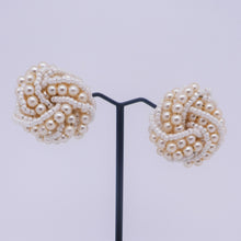 Charger l&#39;image dans la galerie, Boucles d&#39;oreilles clips vintage en perles
