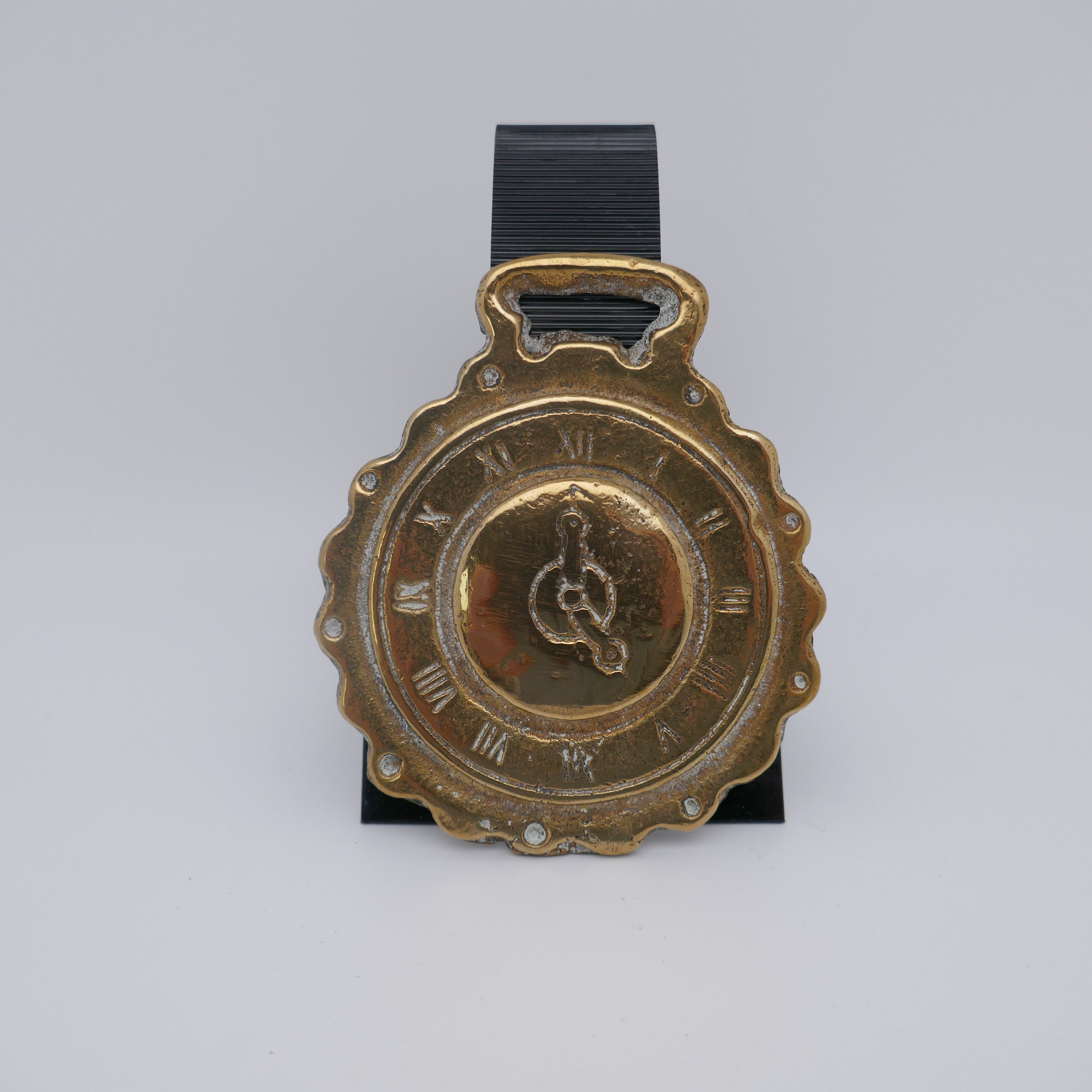 Médaillon Horse Brass vintage en laiton – Le Charme des Violettes Médaillon Horse Brass vintage en laiton – Le Charme des Violettes