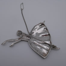 Afbeelding in Gallery-weergave laden, Frederick Massingham DBH. &quot;Ballerina&quot; broche van massief zilver. 1948.
