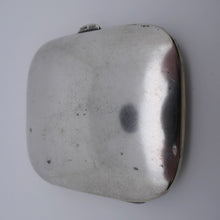 Load image into Gallery viewer, Art deco cigarette case in silver metal
