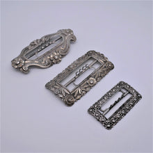 Load image into Gallery viewer, Lot of 3 old retro belt buckles in silver metal
