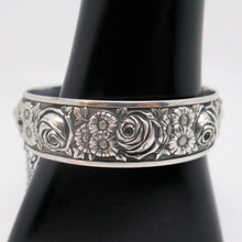 Afbeelding in Gallery-weergave laden, ELLDEE. Scandinavische armband met rozen in massief zilver. Jaren 40.
