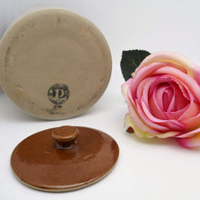 Afbeelding in Gallery-weergave laden, Vintage Engelse steengoed pot met deksel
