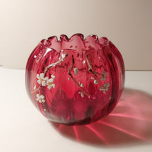 Afbeelding in Gallery-weergave laden, Glazen vaas met vintage Japans decor
